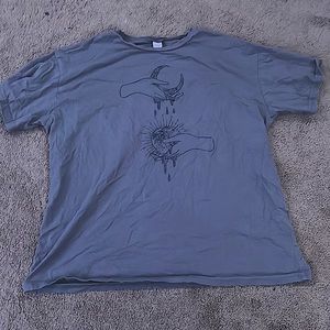 grey and black t-shirt